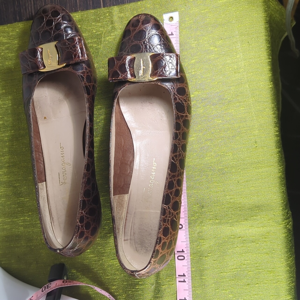 Salvatore Ferragamo Boutique Vintage Croc Brown Leather Pumps - Picture 8 of 10